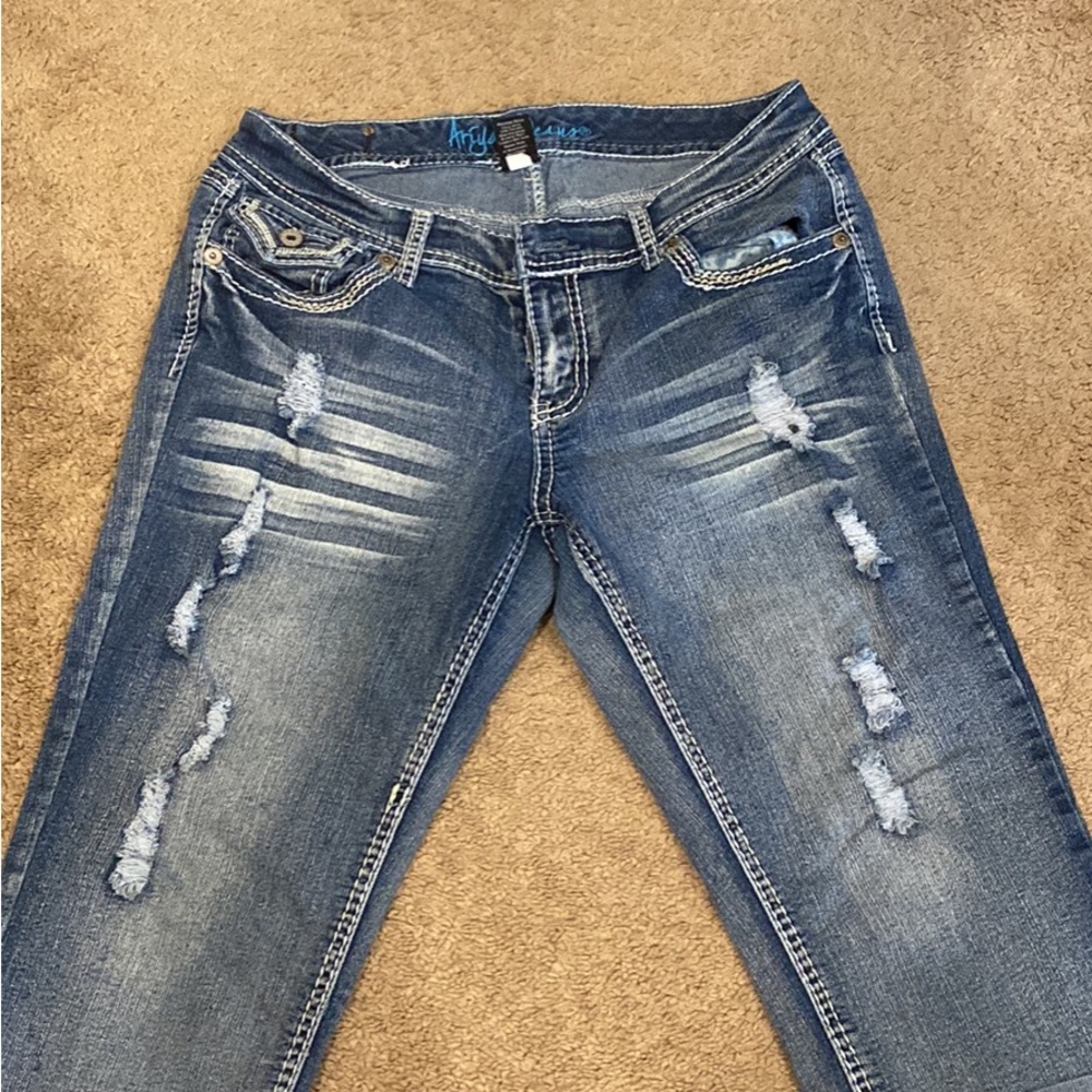 Maurice’s Ariya jean destructed jeans capris size 11/12